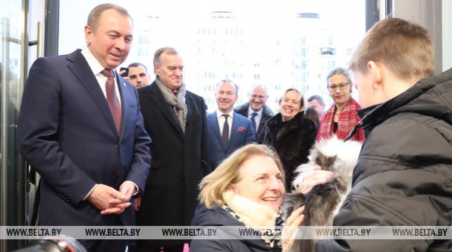 Первой порог нового офиса посольства Австрии в Минске перешагнула кошка