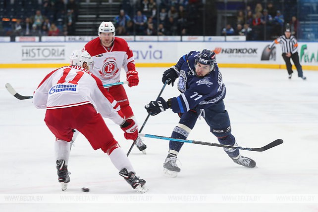 Хоккеисты минского "Динамо" проиграли в овертайме "Витязю" в домашнем матче чемпионата КХЛ