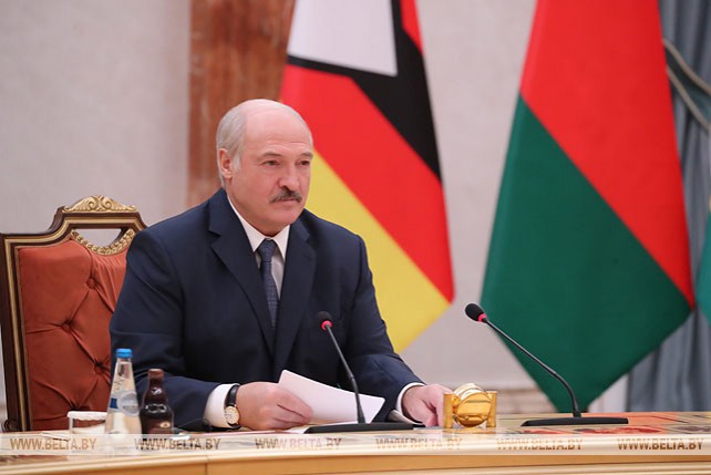 Лукашенко провел переговоры в расширенном составе с Президентом Зимбабве Эммерсоном Мнангагвой