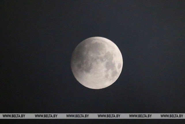 Лунное затмение наблюдали жители Беларуси