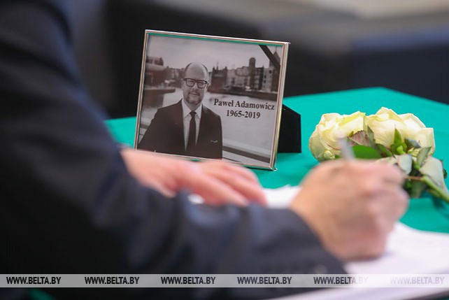 Посольство Польши в Беларуси открыло книгу соболезнований в связи со смертью мэра Гданьска