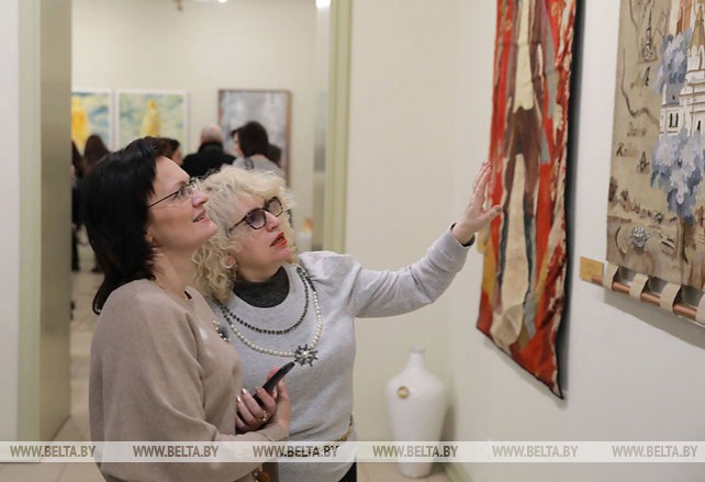 Выставка работ соратников и учеников художника Павла Масленикова открылась в Могилеве