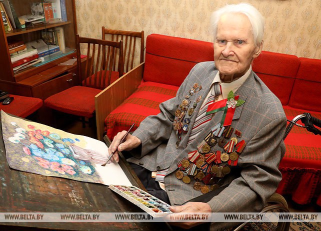 98-летний фронтовик из Полоцка пишет картины
