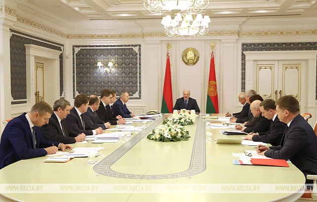 Лукашенко собрал на совещание экономический блок