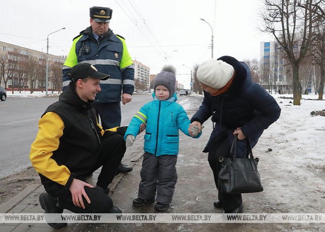 Бойцы МООП участвуют в операции "Пешеход" в Могилеве