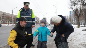 Бойцы МООП участвуют в операции "Пешеход" в Могилеве