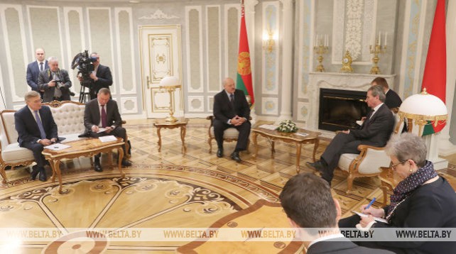 Александр Лукашенко встретился с еврокомиссаром по бюджету и человеческим ресурсам Гюнтером Эттингером