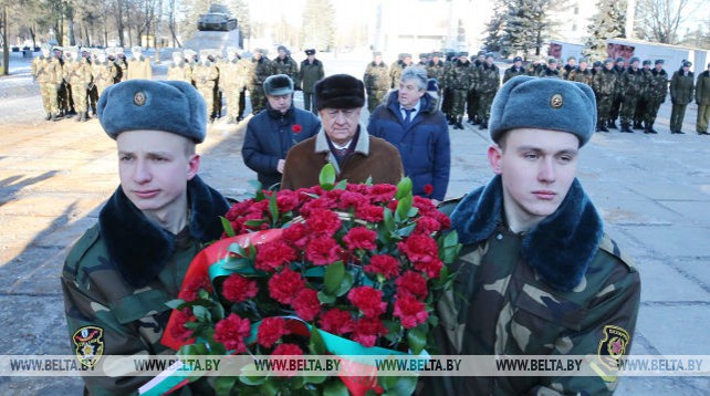 Мясникович принял участие в торжественных мероприятиях ко Дню защитников Отечества и Вооруженных Сил Беларуси
