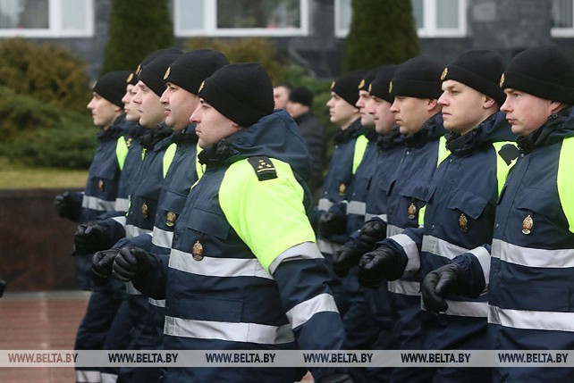 Милиционеры прошли торжественным маршем по центру Гродно