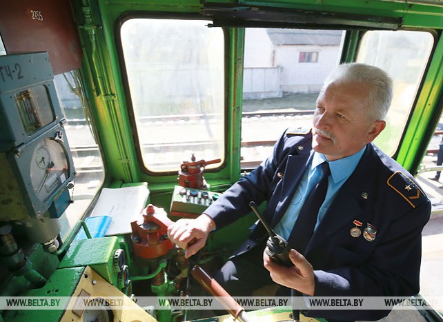 Машинист тепловоза Владимир Мучинский награжден медалью "За трудовые заслуги"