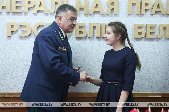 В Генеральной прокуратуре вручили паспорта юным гражданам Беларуси