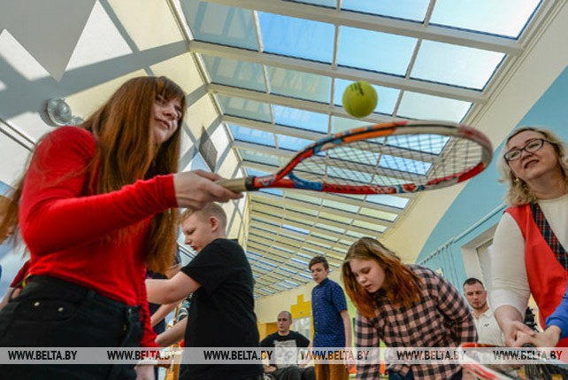 Белорусские теннисисты провели мастер-класс для детей-инвалидов