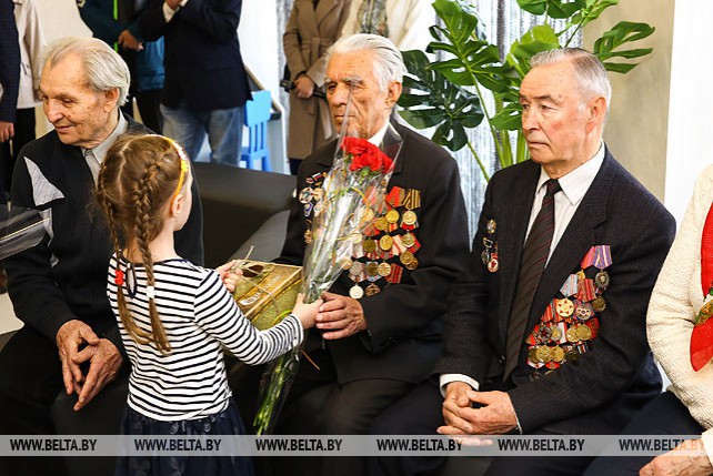 Гашение выпущенных в честь 75-летия освобождения Беларуси конверта и блока марок состоялось в Бресте