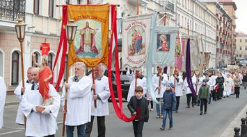 Крестный ход прошел у архикафедрального костела в Минске