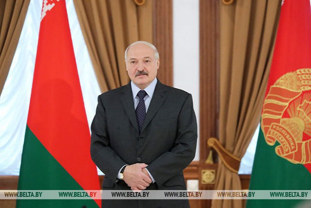 Лукашенко вручил госнаграды спортсменам и тренерам по тяжелой атлетике