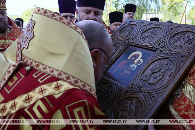 В Гродно в обновленный храм внесли исторический список чудотворной Коложской иконы Божией Матери