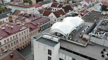 В Гродно молодого человека спасли при попытке спрыгнуть с крыши торгового центра