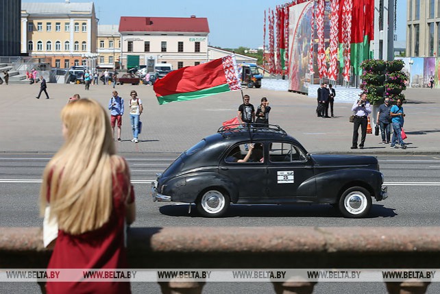Около 130 ретроавтомобилей представили на фестивале в Минске