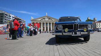 Около 130 ретроавтомобилей представили на фестивале в Минске