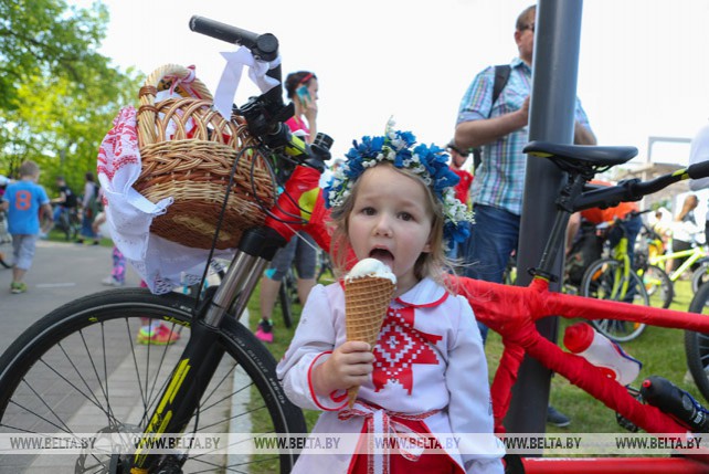 Участие в велокарнавале "Viva Ровар" приняли более 22 тыс. человек