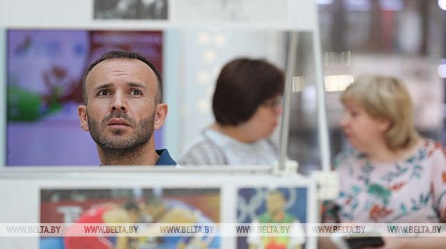 Яркие моменты олимпийской истории представлены на фотовыставке НОК в Минске