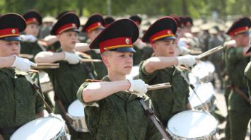 Около 4 тыс. военнослужащих в составе пеших парадных расчетов примут участие в параде 3 июля