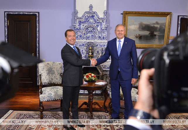 Румас и Медведев провели переговоры в Москве