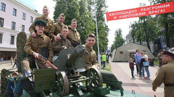 Молодежь Минска реконструировала партизанский парад 1944 года