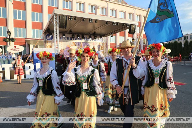 Фестиваль народной музыки "Звіняць цымбалы і гармонік" открылся в Поставах