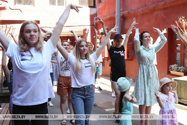 В Минске провели уличные тренировки танцевального баттла "Славянского базара"