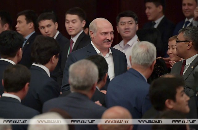 Лукашенко посетил в Бишкеке гала-концерт в честь саммита ШОС