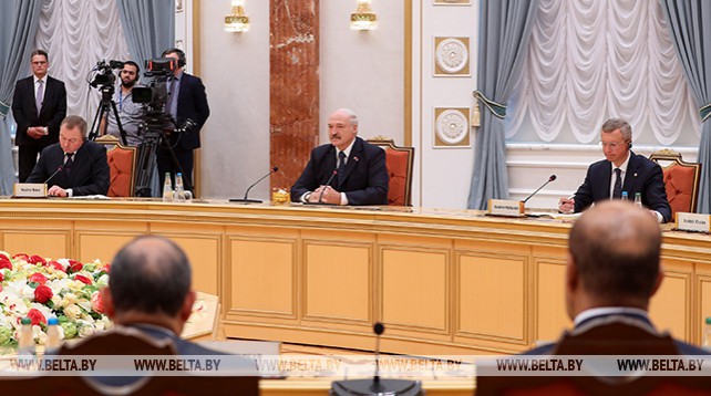 Лукашенко провел встречу в расширенном составе с Президентом Египта