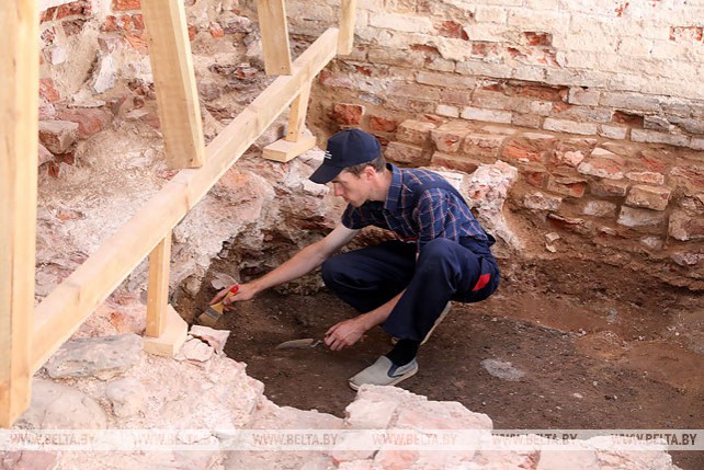У стен Спасо-Преображенской церкви в Полоцке ведутся масштабные раскопки