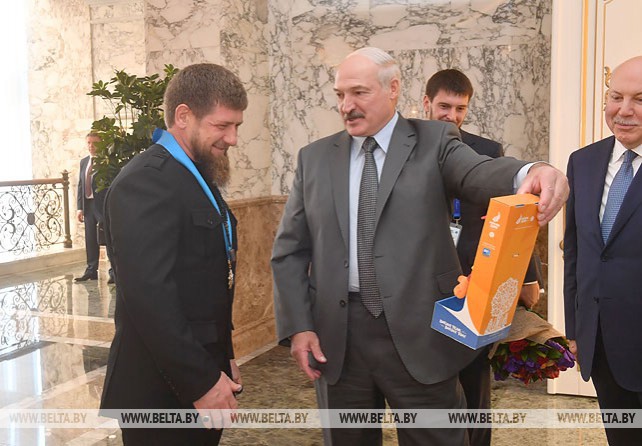 Лукашенко вручил Кадырову орден Дружбы народов