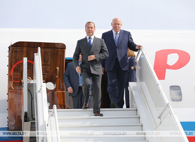 Медведев прибыл в Беларусь