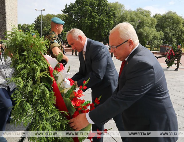 В Витебске почтили память советских воинов, освободивших город от немецко-фашистских захватчиков