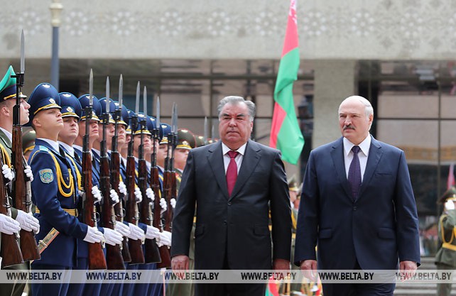 Церемония официальной встречи Президента Таджикистана прошла во Дворце Независимости