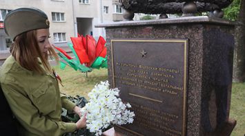 Памятный знак в честь 75-летия партизанского парада открыли в Витебске