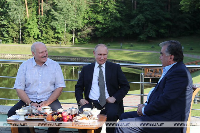 Рахмон присоединился к встрече Лукашенко и Путина