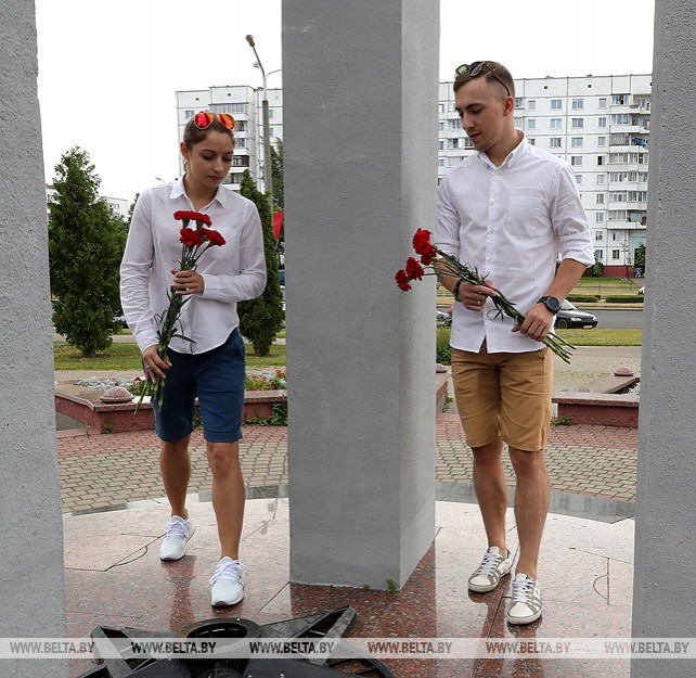 Семья батутистов Гончаровых присоединилась к акции "Беларусь помнит. Помним каждого"