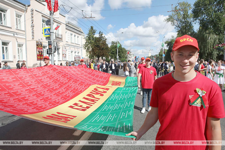 Масштабное шествие прошло в Гомеле в День Независимости