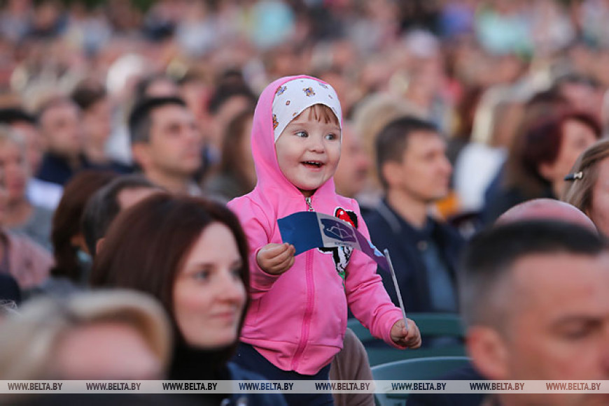 Акция "Споем гимн вместе" прошла в Бресте