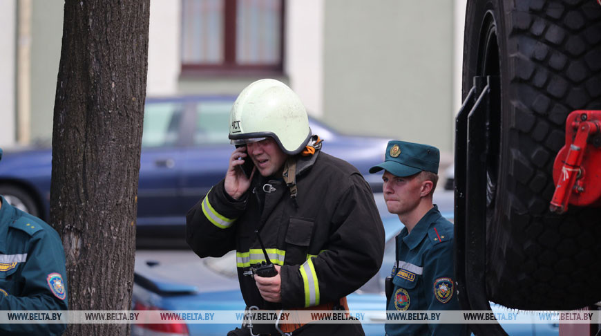 В минском ТЦ обвалилась часть подвесного потолка