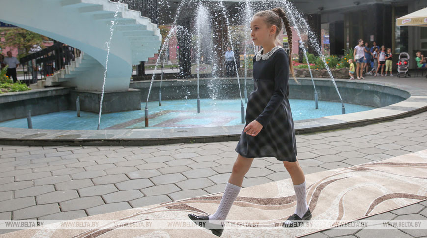 "Калiнка" устроила в Минске показ одежды для школьников