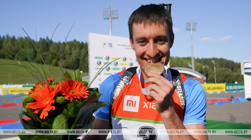 Биатлонист Никита Лобастов завоевал золото в суперспринте юниорского летнего ЧМ в "Раубичах"
