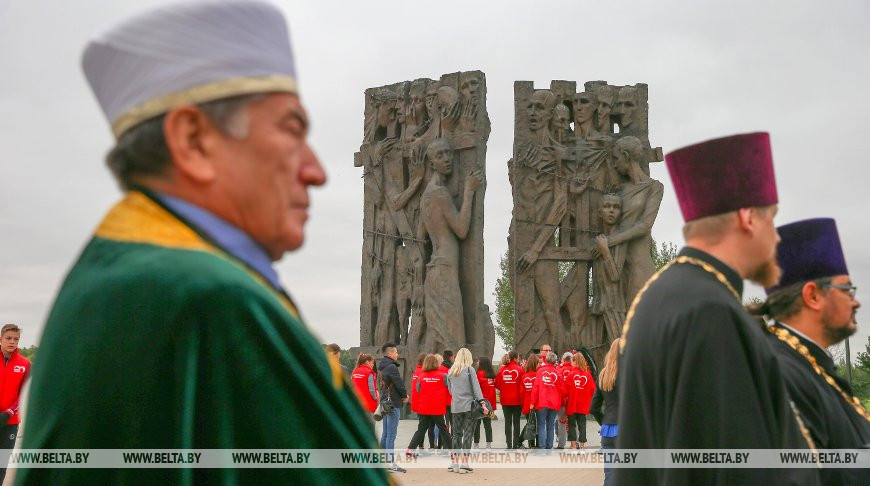 Молодежь БРСМ благоустроила территорию мемориального комплекса "Тростенец"