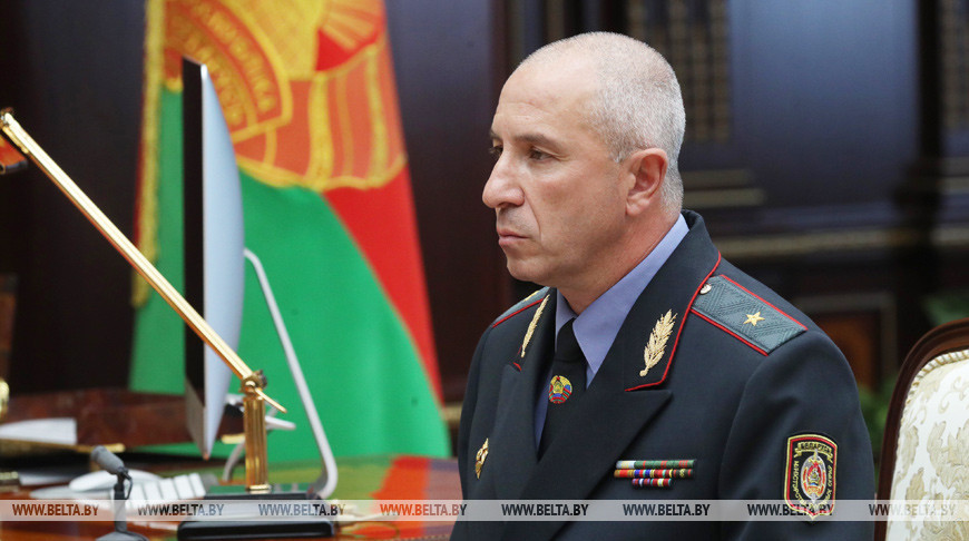 Лукашенко принял с докладом главу МВД и поблагодарил за раскрытие ограбления ювелирного магазина