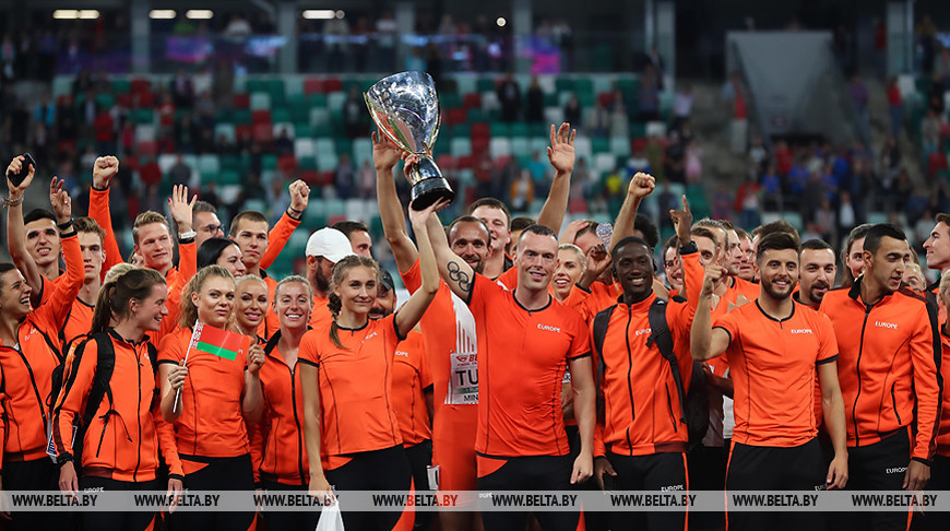 Победителей легкоатлетического матча Европа - США наградили на стадионе "Динамо"