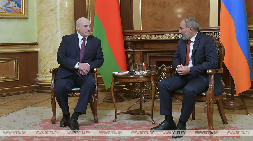 Лукашенко в Ереване встретился с премьер-министром Армении Николом Пашиняном