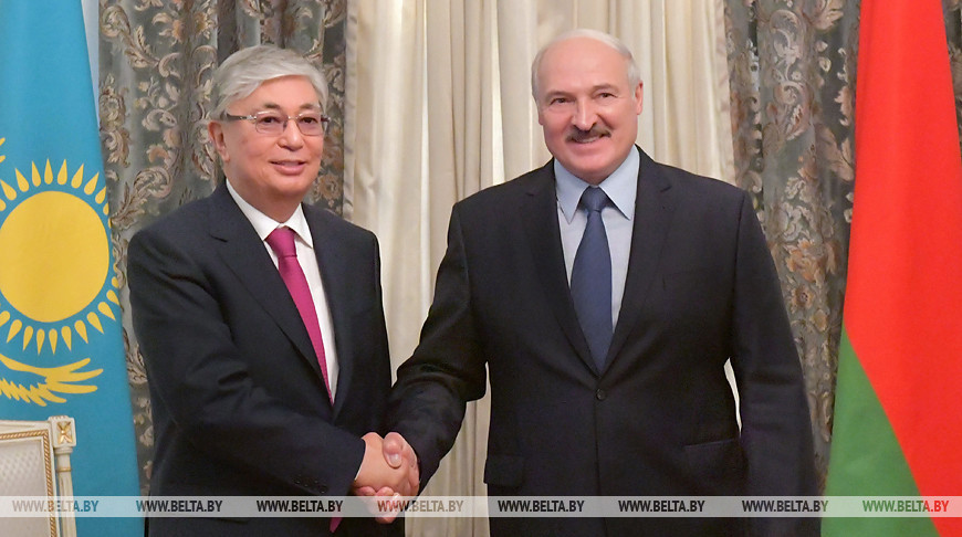 Лукашенко провел встречу с Президентом Казахстана Касым-Жомартом Токаевым на полях заседания Высшего Евразийского экономического совета